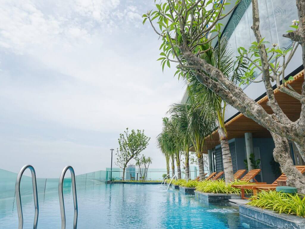Free & Easy 4N3Đ: Vinpearl Condotel Riverfront Đà Nẵng+ Khách sạn Sala Danang Beach+ Vé Vietnam Airlines