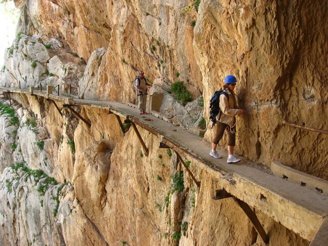 The most dangerous walking path