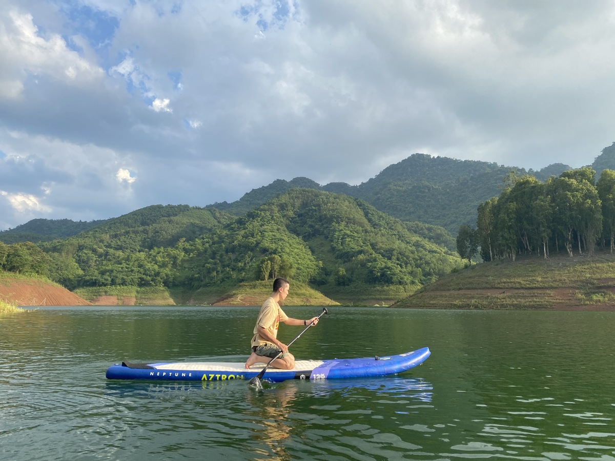 Chèo thuyền Kayak tại lòng hồ thủy điện