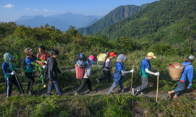 bạn đồng hành trekking