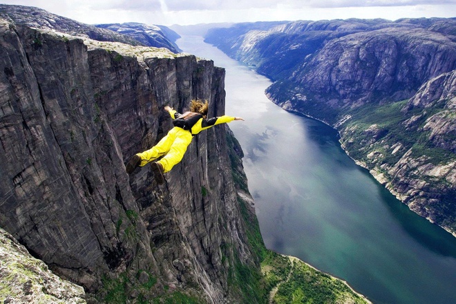 jump from the top of the high mountain