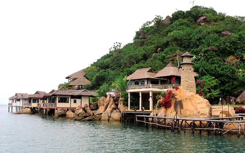 Combo Nha Trang 3N2Đ: Yen Hideaway Resort 4* + Resort Vinpearl Discovery + Vé máy bay